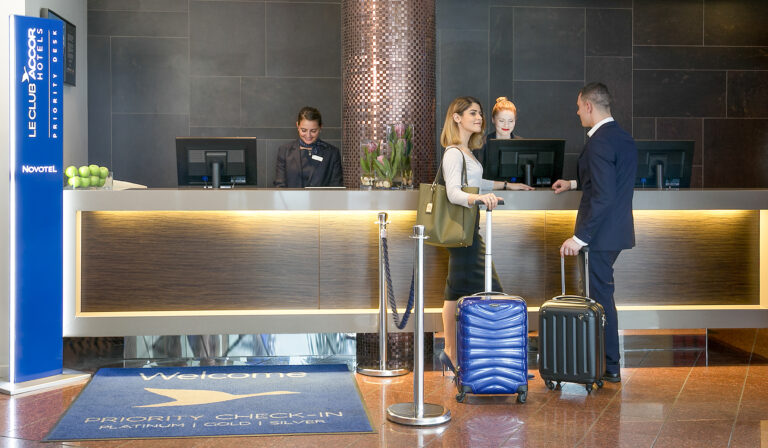 N16. FIELES AL CLIENTE scaled