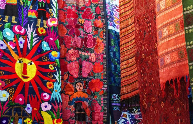 GUATEMALA: EXPLOSIÓN DE COLOR